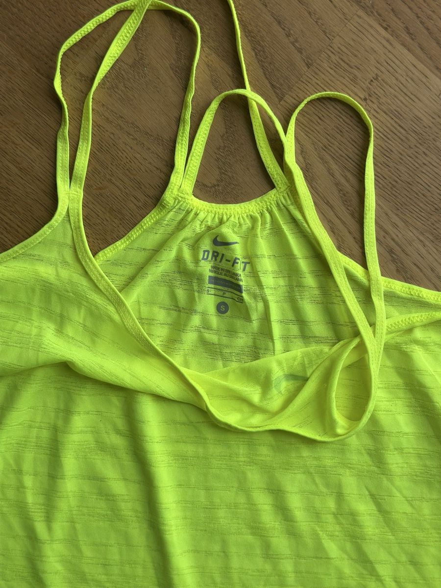 Nike Top: Nike Top, Grösse S - neon gelb – Usato da Basel venduto da FatmaCan52 1