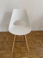 Moderner Stuhl, weiss, Holzbeine, guter Zustand