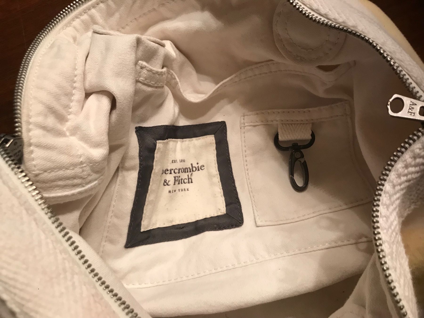 Taschen: Abercrombie & Fitch Tasche – Gebraucht aus Solothurn von Spicar 2