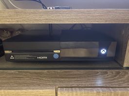 Spielkonsole Microsoft Xbox One mit Zubehör und Spielen