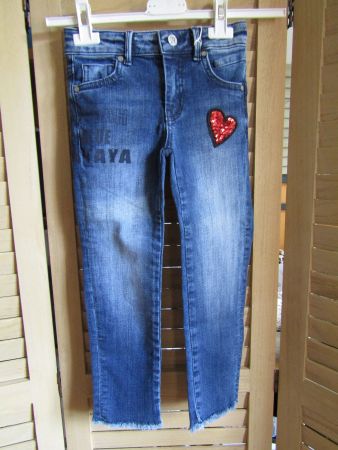 Gr. 116, "Herz"-Jeans, dehnbarer Denim-Stoff, grader Schnitt