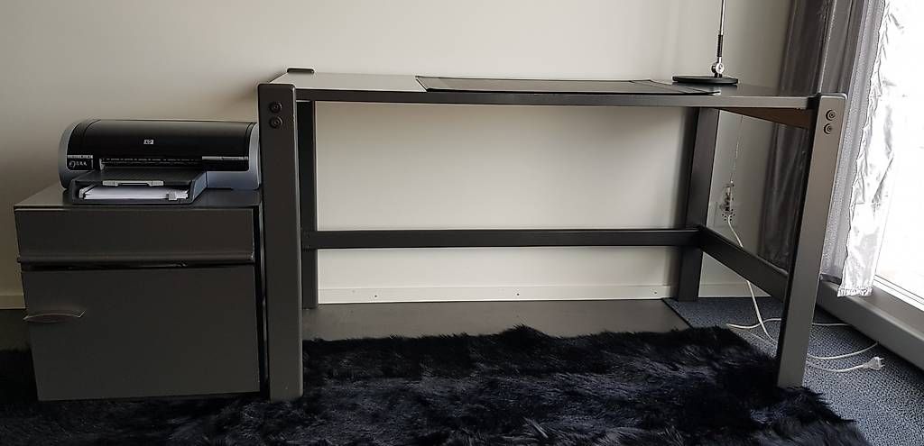Schreibtische: Schreibtisch, Schreibtischstuhl und Rollcontainer – Gebraucht aus Fruthwilen von laura0209 1