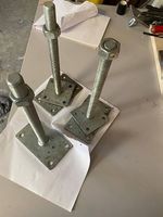 Inox und Eisen Füsse