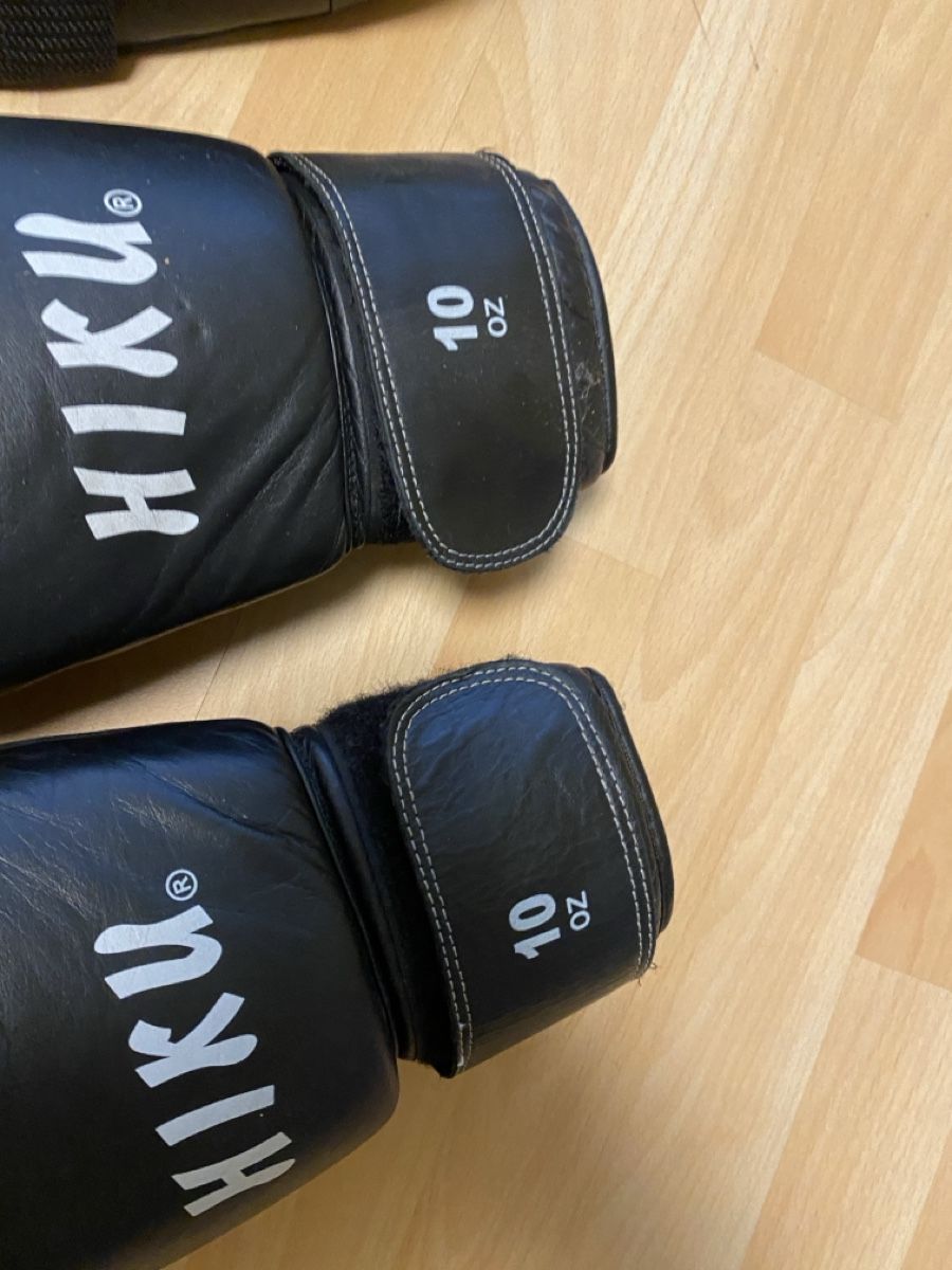 Guanti & manicotti: Hilu Boxhandschuhe und Schoner – Usato da Subingen venduto da Guss91 1