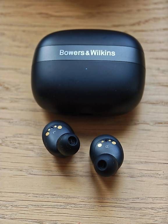 Bowers & Wilkins Cuffie: Bowers & Wilkins Pi8 – Usato da Basel venduto da visalia
