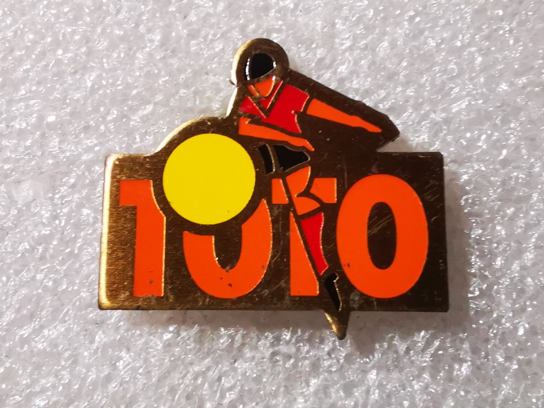 Placchette & Badge: Ansteckpin 15: Toto – Usato da Oppligen venduto da Pin-Fall-Shop