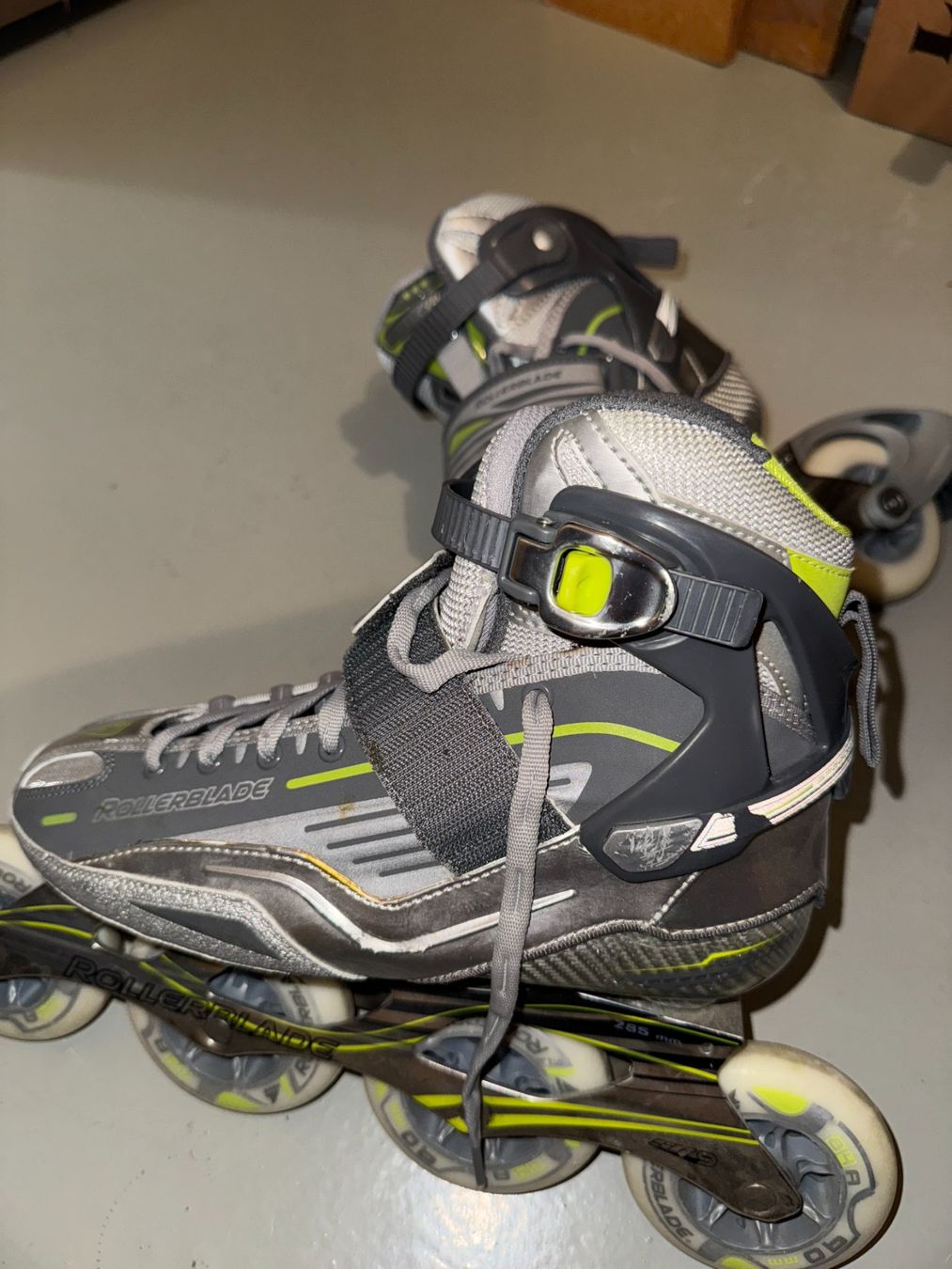 Patins à roul. & inline: Rollerblades inkl. Zubehör – D'occasion à Thun par eybo 2