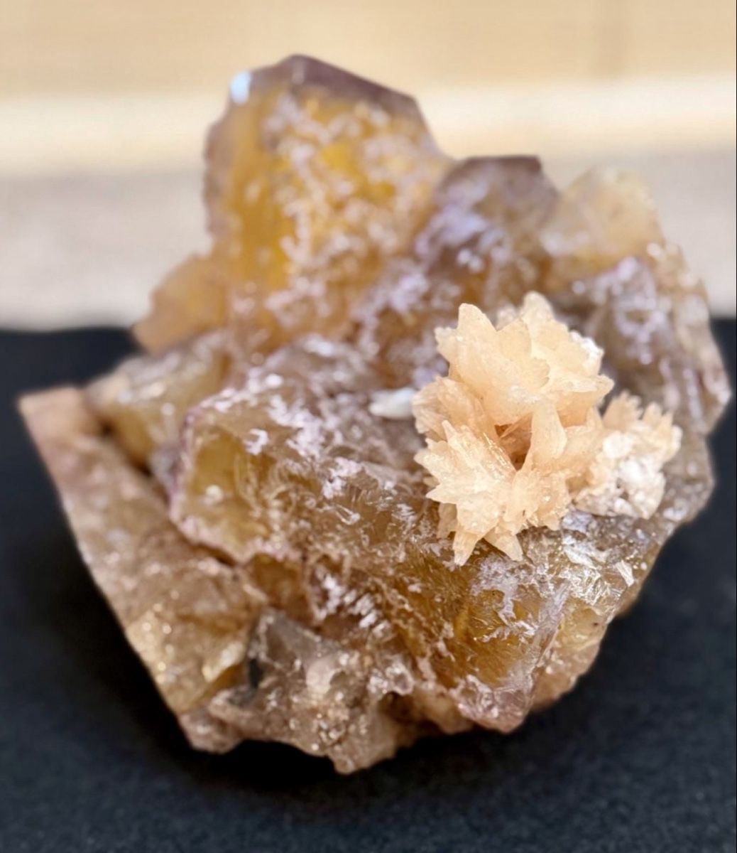 Minéraux & Lithothérapie: Grosse Fluoritstufe mit Kristallaggregat / 1.3 Kg. – D'occasion à Schattenhalb par Oodaaq 2