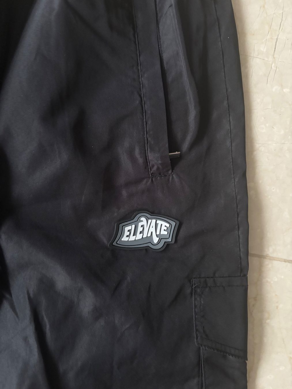 Pantaloni: Schwarze Elevate Trainingshose / Jogginghose, Grösse M! – Usato da Reinach BL venduto da Evelyne66 1