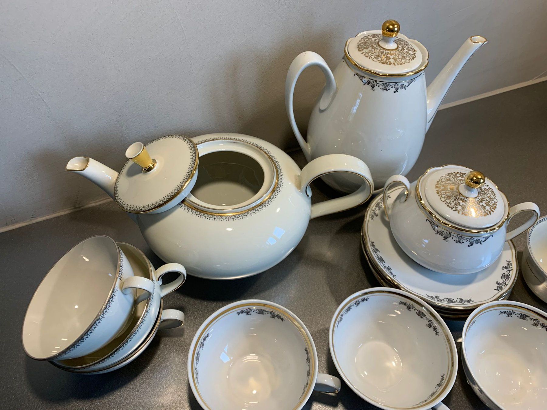Set di piatti: Porzellan Set – Usato da Bünzen venduto da Voegi8 5