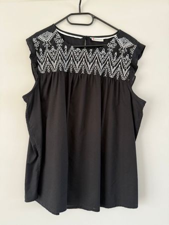 Street One Top, Gr. 44, Schwarz mit Stickerei