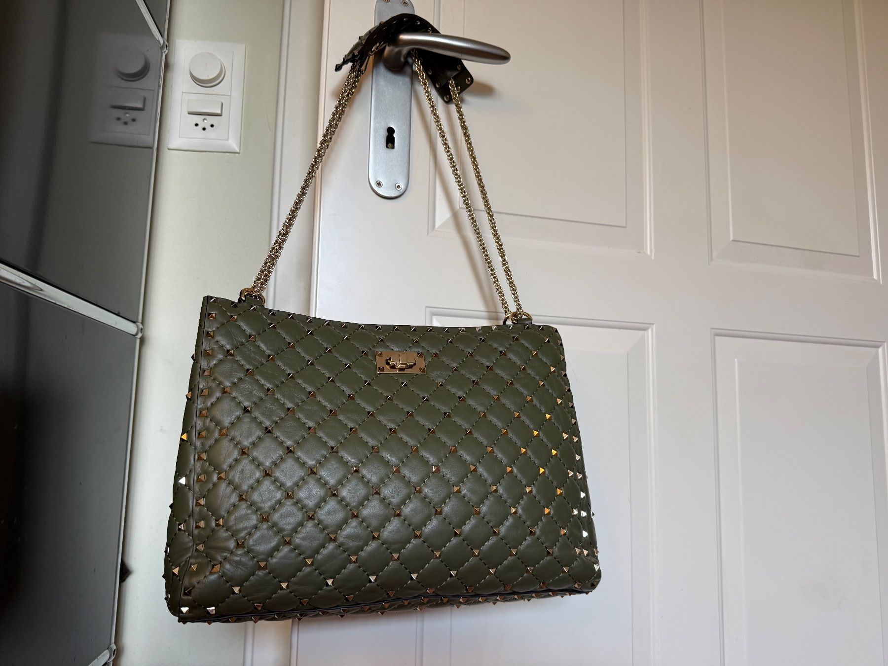 Valentino Borse da donna: Valentino Garavani Rockstud Schultertasche – Nuovo (secondo la descrizione) da Freienbach venduto da GerSe019 1