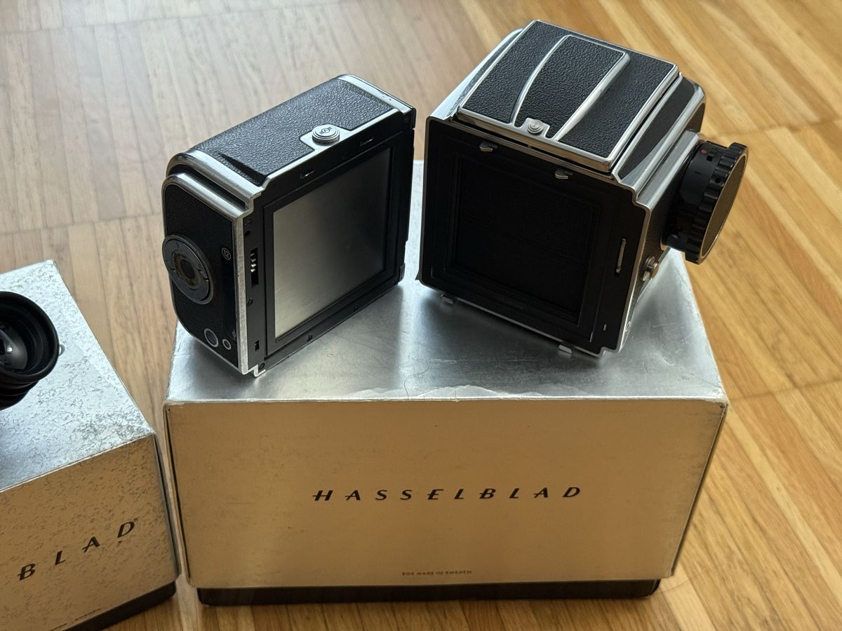 Hasselblad Appareil photo: Hasselblad 500c with eye-level viewfinder – D'occasion à Zürich par cse_2qbg 4
