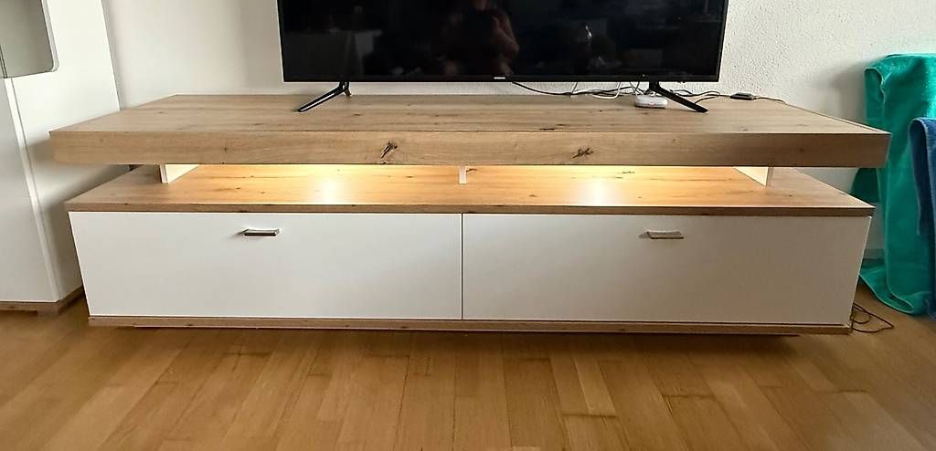 Mobili TV: TV-Möbel mit Beleuchtung – Usato da Herrenschwanden venduto da Mar_Wy 1