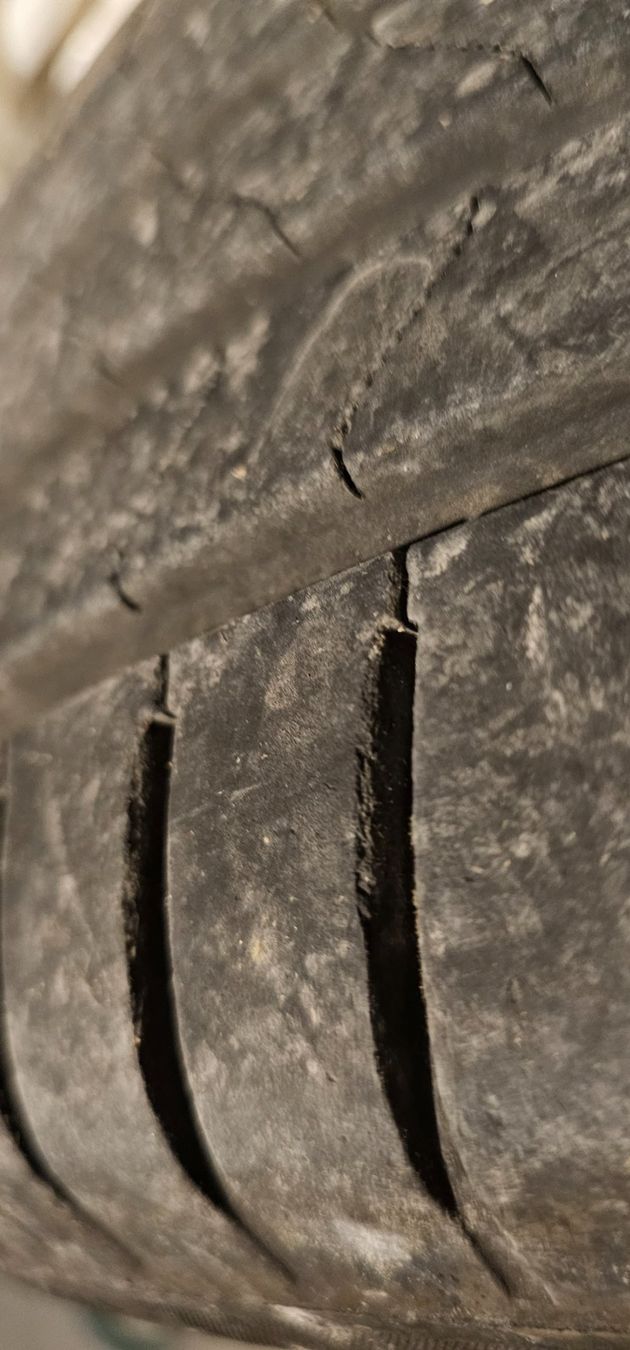 Bridgestone Pneumatici & Ruote complete: Pneus + jantes d'origine C8 – Usato da La Plaine venduto da JoelleDe 2