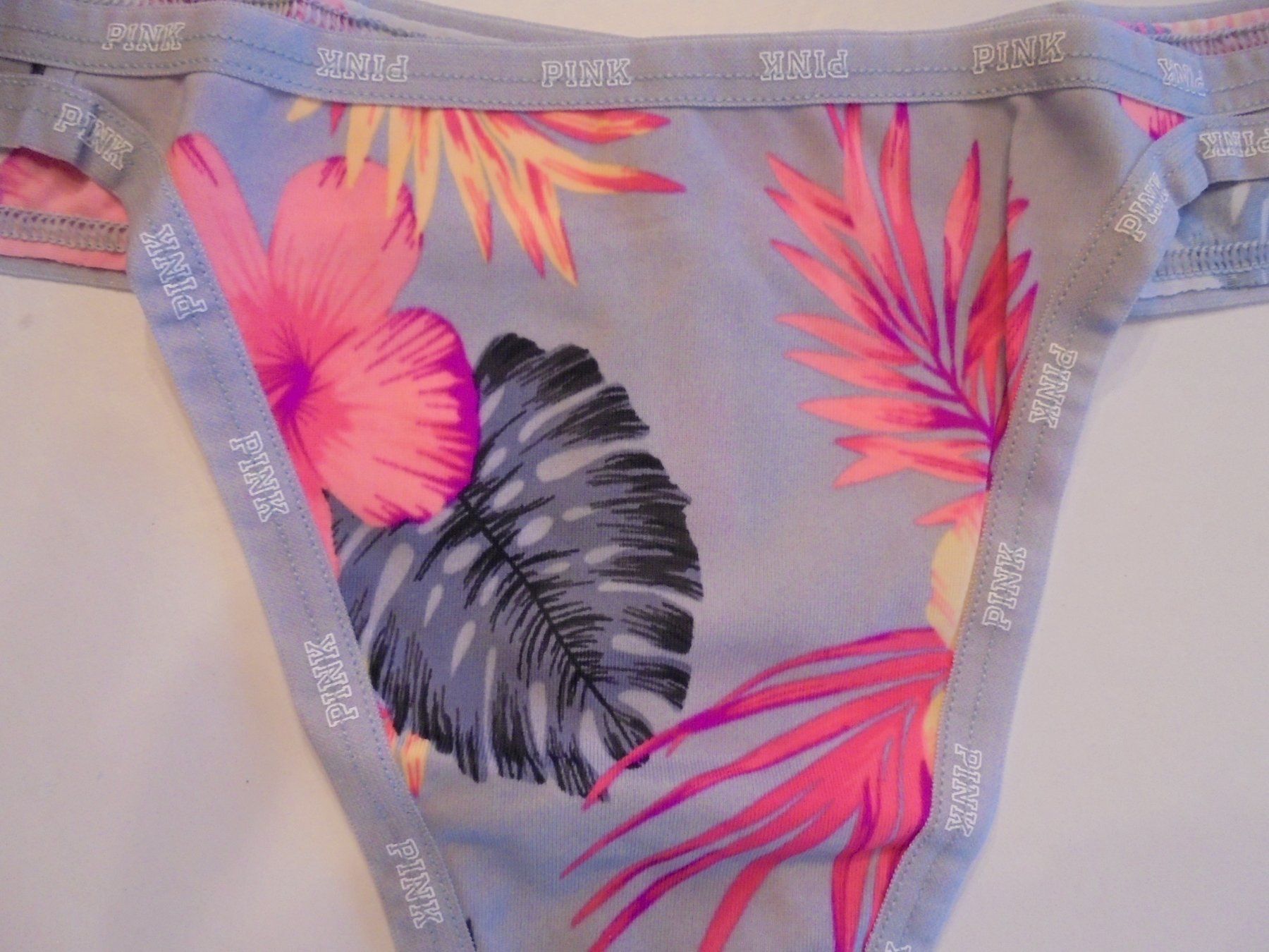 Victoria's Secret Altra biancheria intima: VICTORIA'S SECRET THONG, M, NEU – Nuovo e nell'imballaggio originale da Aarau Rohr venduto da PinkSchwein 1