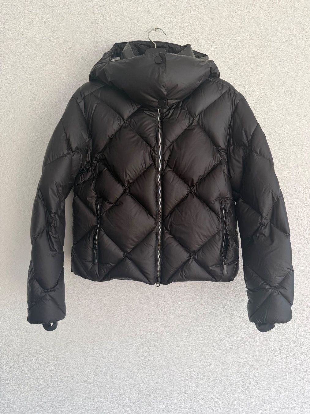 Helly Hansen Giacche: Winter Daunenjacke, Helly Hansen, schwarz, Gr. M/M – Usato da Sedrun venduto da ton_5mxj