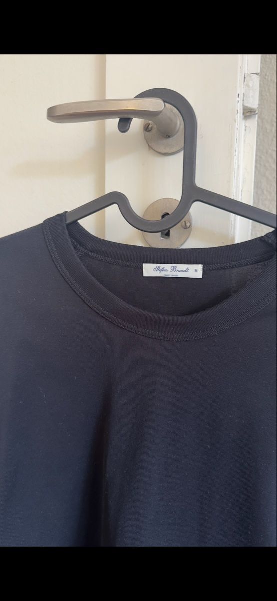 T-shirt: TShirt Stefan Brandt schwarz – Usato da Basel venduto da ndeon 3