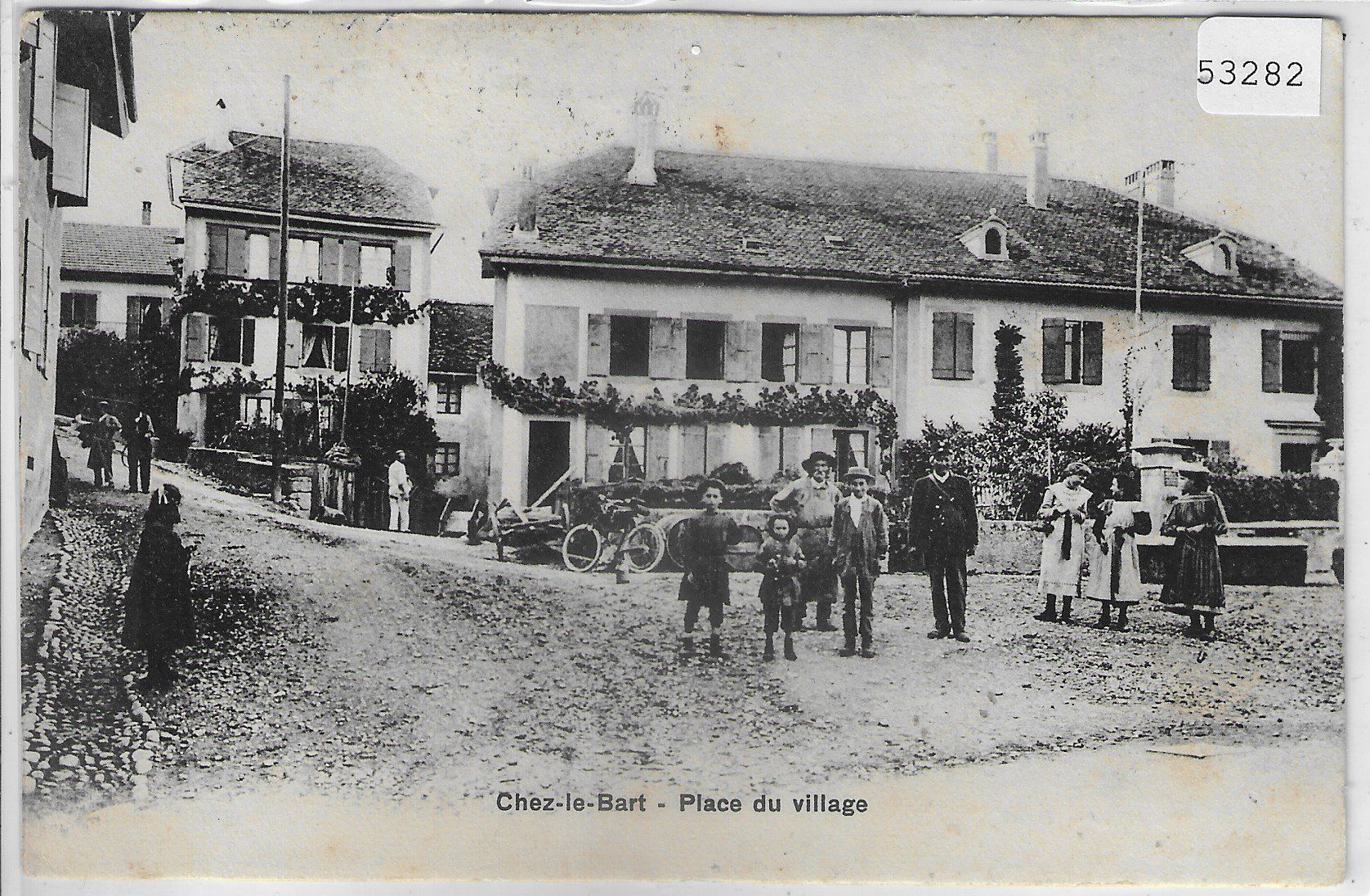 Cartoline postali: Chez-le-Bart - Place du village - animee – Difettoso da Ettingen venduto da Kartenplanet