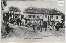 Chez-le-Bart - Place du village - animee