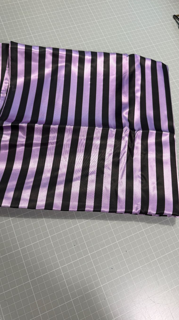 Tessuti: Polyester Stoff gestreift, glänzend, 2.1*1.4m – Nuovo (secondo la descrizione) da Kallnach venduto da schlumpfi