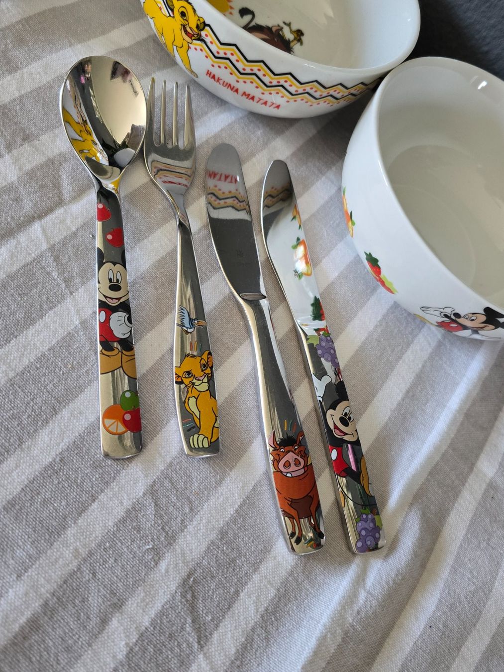 WMF Geschirrsets: 2 Kinder Schale + Besteck"Mickey und Lion King" – Gebraucht aus Unterentfelden von Panda-87 2