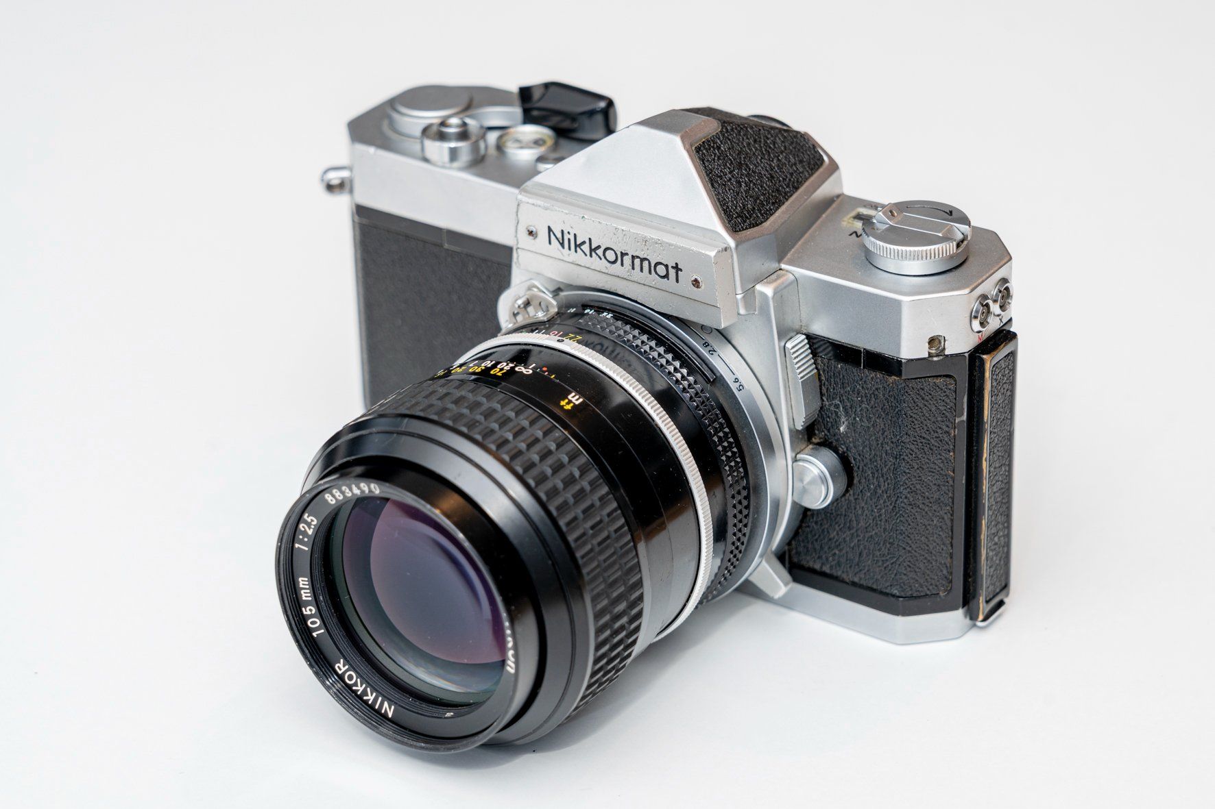 Nikkormat Kamera: Nikkormat + Nikkor 105mm 1:2.5 – Gebraucht aus Grandvaux von RGKeller 1