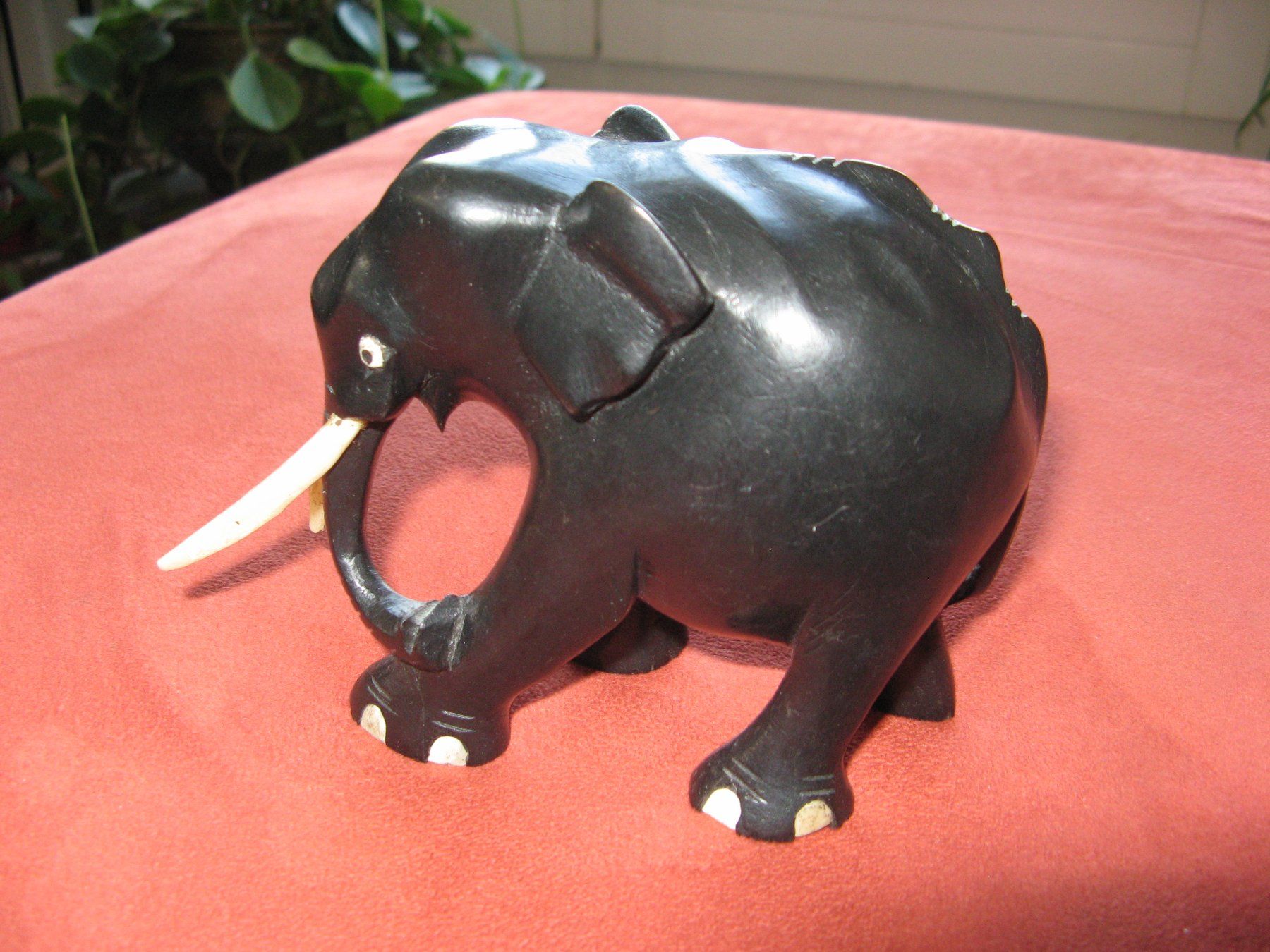 Statuette: Holz Elefant – Usato da Zürich venduto da apil