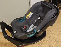 Britax Römer Baby-Safe i-Size Kindersitz mit Newborn Einsatz