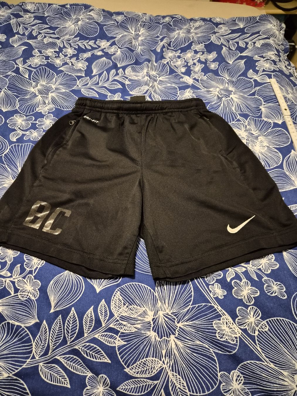Nike Pantaloni: Nike shorts Dri-Fit grösse M – Nuovo (secondo la descrizione) da Dietikon venduto da Eleda