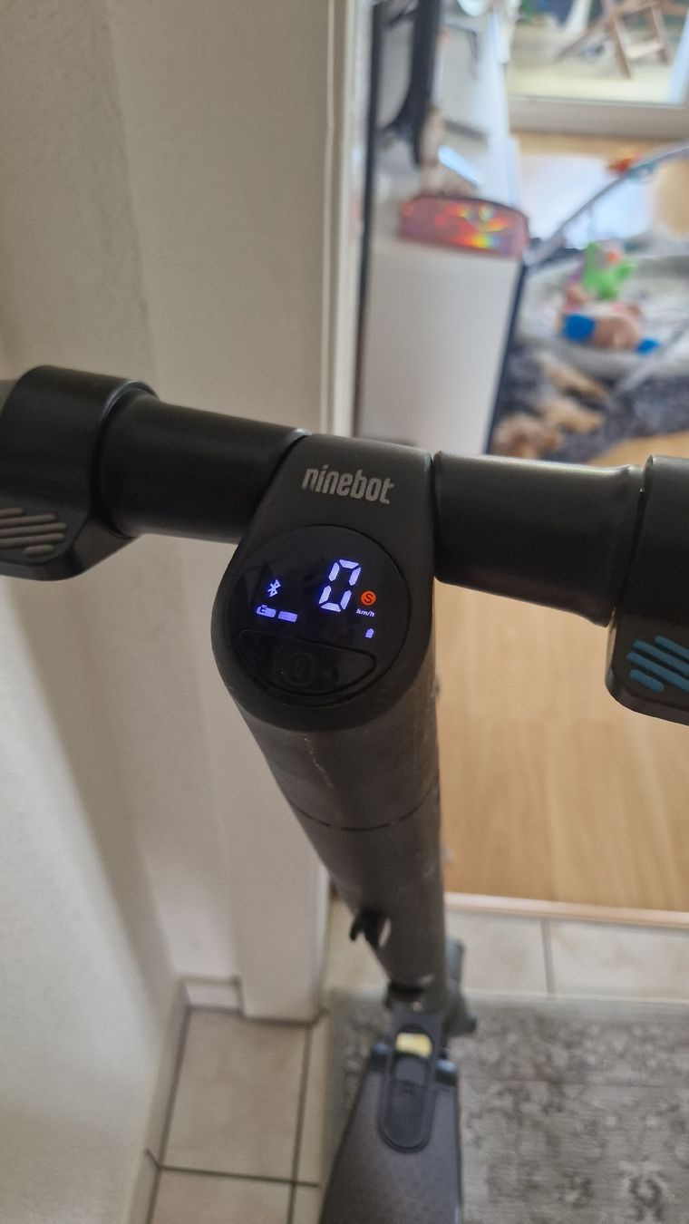 Segway Kickboard: Ninebot by Segway – D'occasion à Perlen par GTI09 1