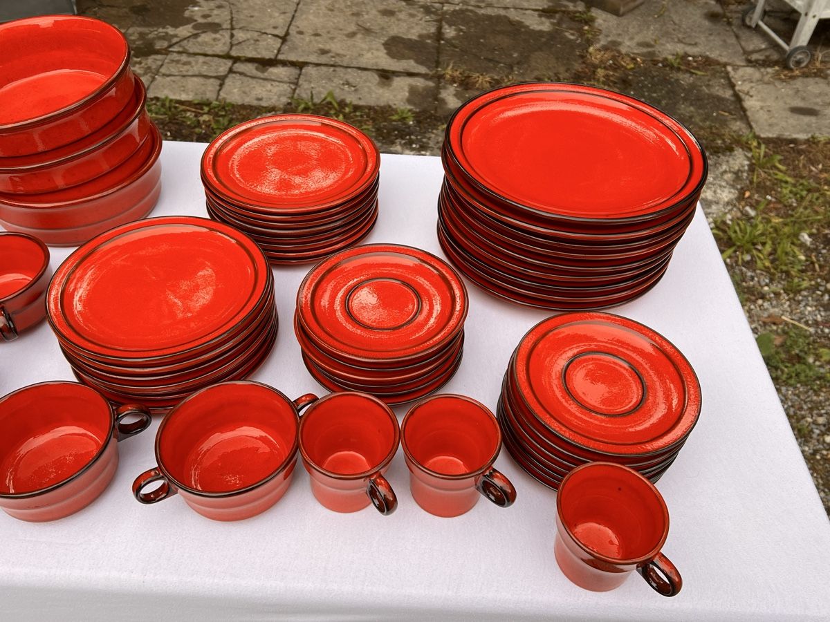 Set di piatti:  Rotes Geschirr Service (88) – Usato da Glattfelden venduto da maa_qcj8 8