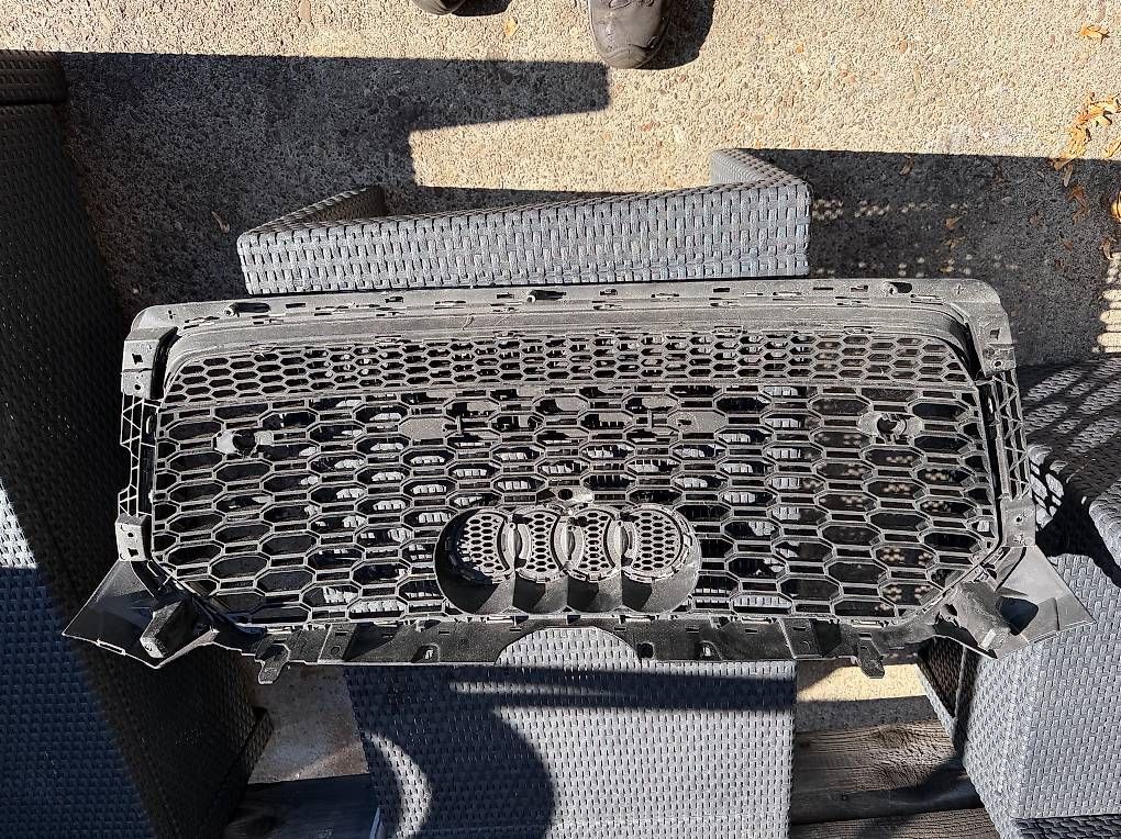 Alle Autoersatzteile: Audi S5 Grill – Gebraucht aus Zürich von Gsi240 1