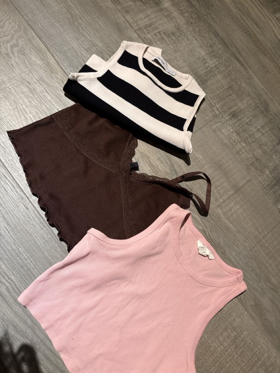 H&M Ensembles coordonnés: Lot de tops  – D'occasion à Tramelan par mar_xrj7