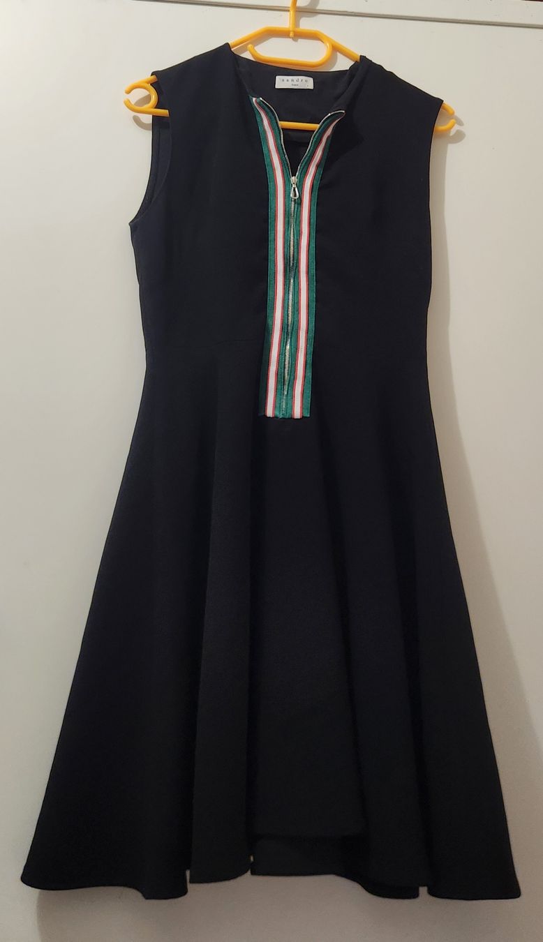 Sandro Vestiti: Robe Sandro noir sans manches fermeture éclair taille 2 – Usato da Niedergösgen venduto da Eva2410 1