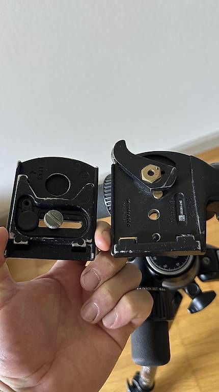 Manfrotto Trépieds & Accessoires: Manfrotto 055 Carbon Stativ mit Justierungskopf – D'occasion à Uster par Neonschwarz 4