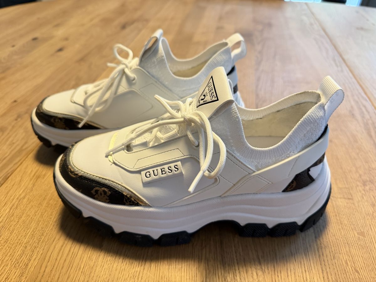Guess Scarpe da donna: GUESS Plateau-Schuhe Gr. 37 – Usato da Windlach venduto da Binchen0 1