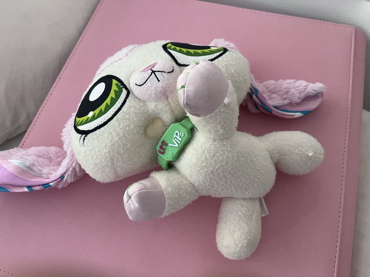 Littlest Pet Shop Statuette: Littlest Pet Shop VIP Plush (Pink Rabbit LPS) – Usato da Le Grand-Saconnex venduto da Koko.hime_ 2
