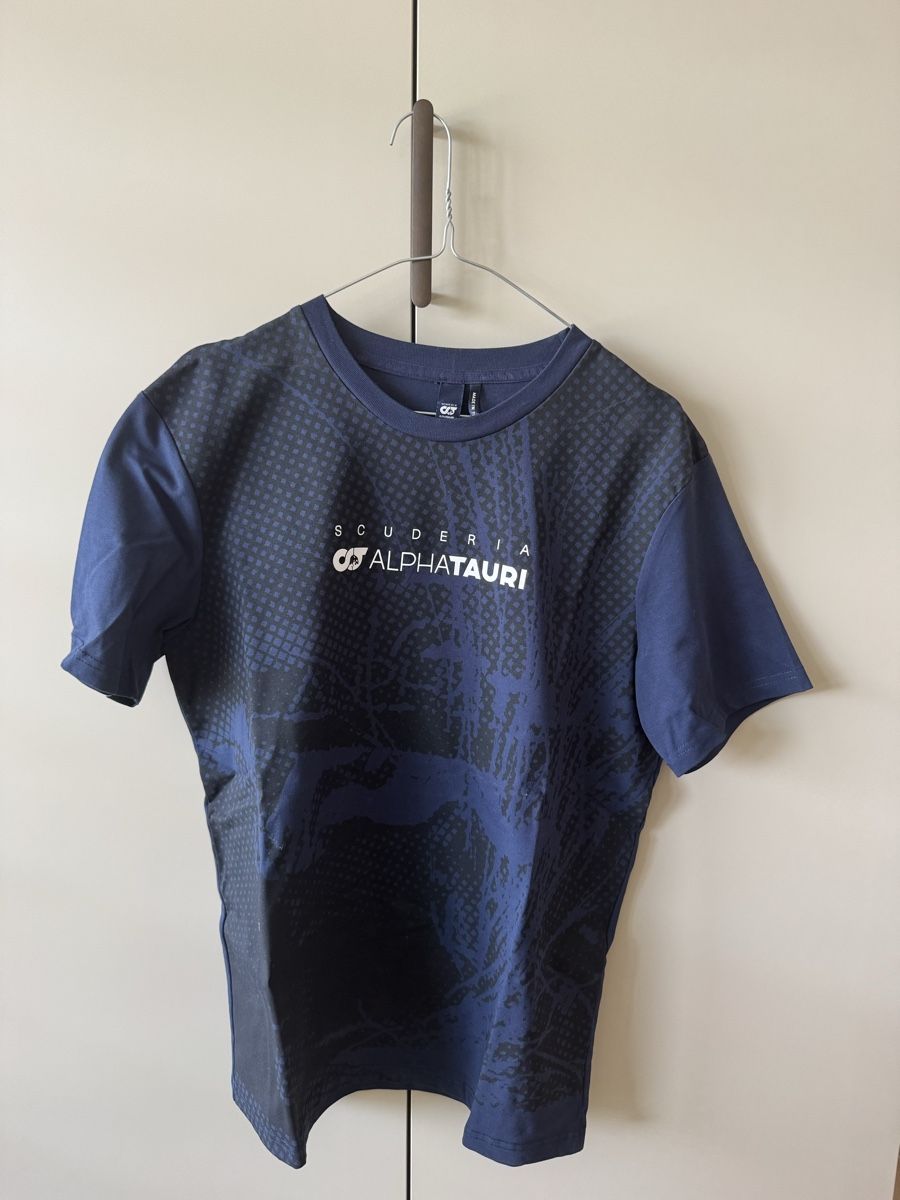 T-shirt: Alpha Tauri T-shirt  – Nuovo (secondo la descrizione) da Châtel-St-Denis venduto da Lou_Hock