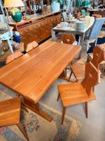 Ensemble table et chaises en mélèze. Superbe état