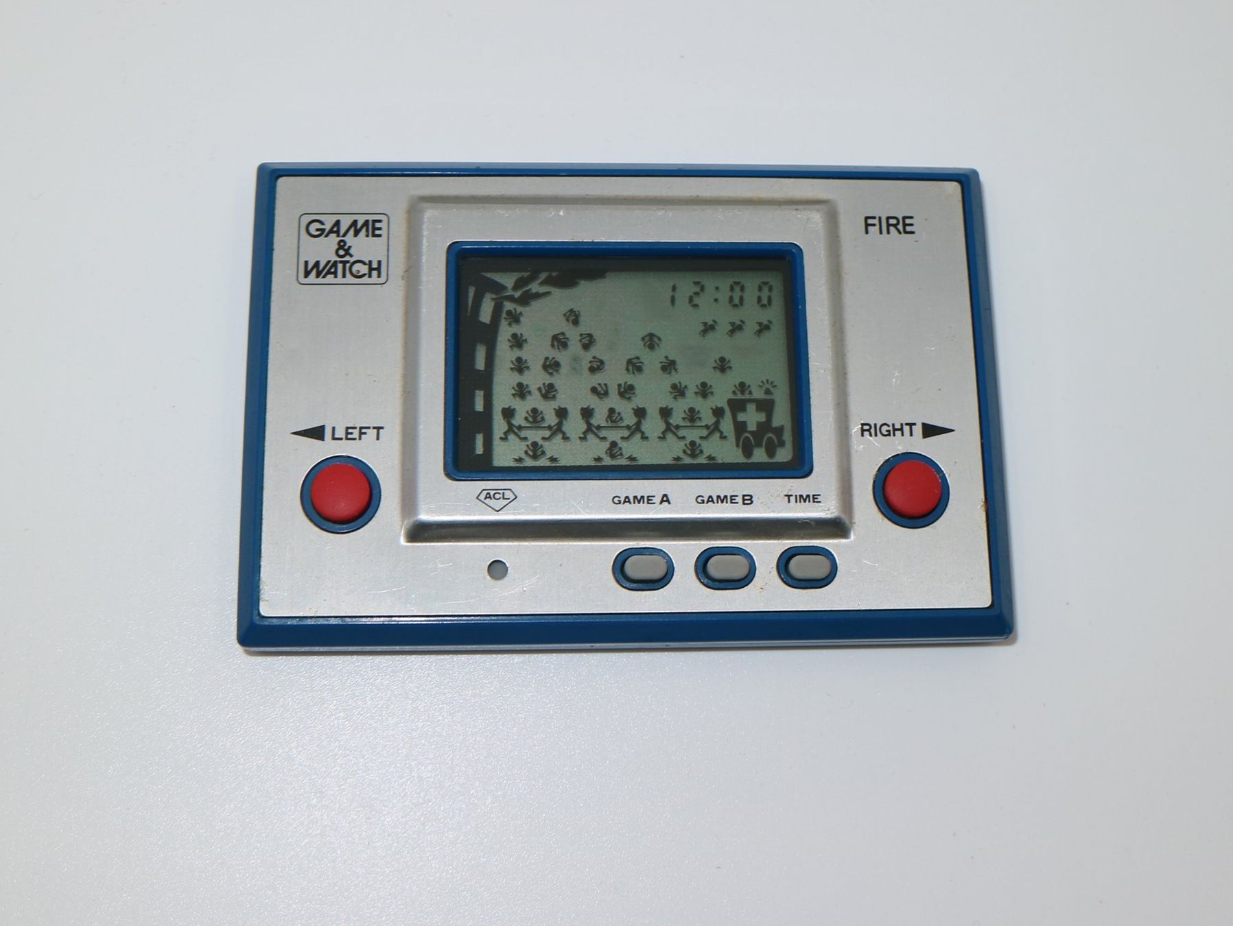 Nintendo Console: NINTENDO GAME & WATCH FIRE RC-04 – Usato da Domat/Ems venduto da Ursin81