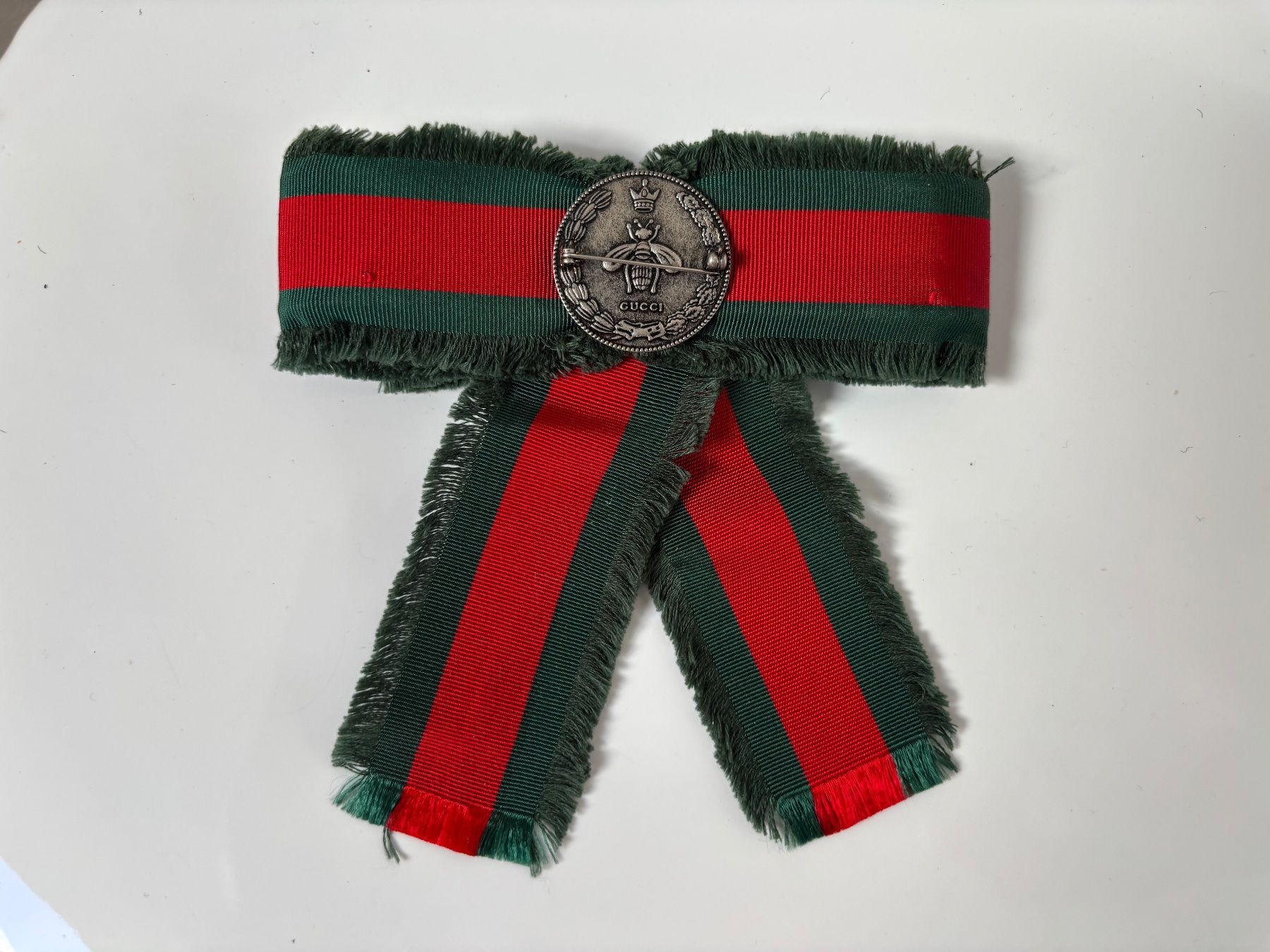 Gucci Spille & Fermagli: Gucci Brosche , rot grün mit Perlen – Usato da Herrliberg venduto da mayfi 2