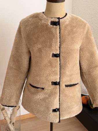 H&M Kunstfelljacke beige Grösse M in gutem Zustand