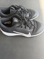 Nike Hallenschuhe Sportschuhe  38 wie neu