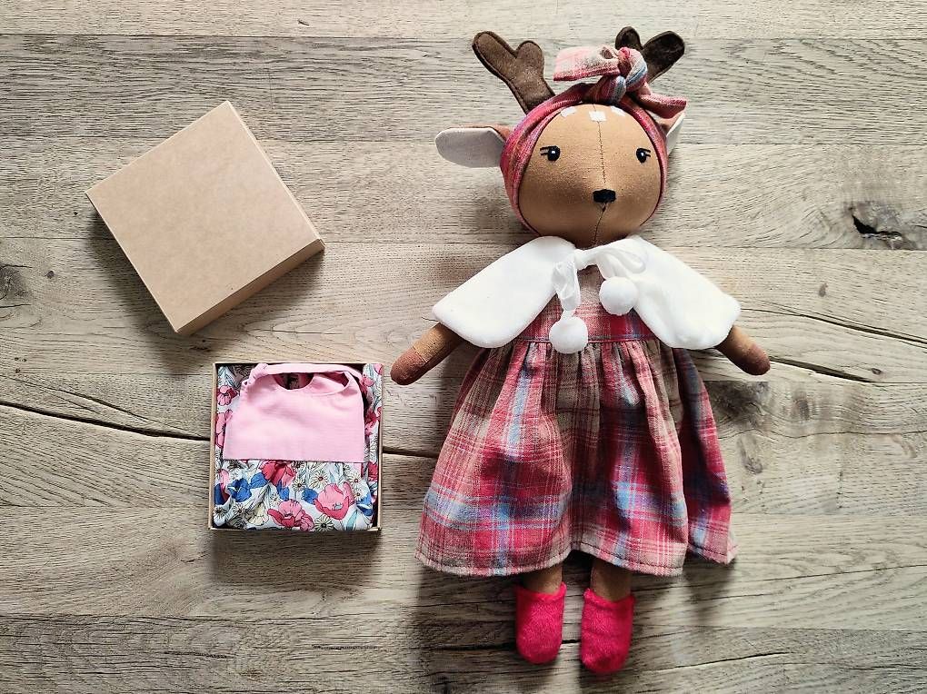 Poupées: Jolie peluche faite main, neuve – Neuf avec emballage d'origine à Yvonand par rox_8y69