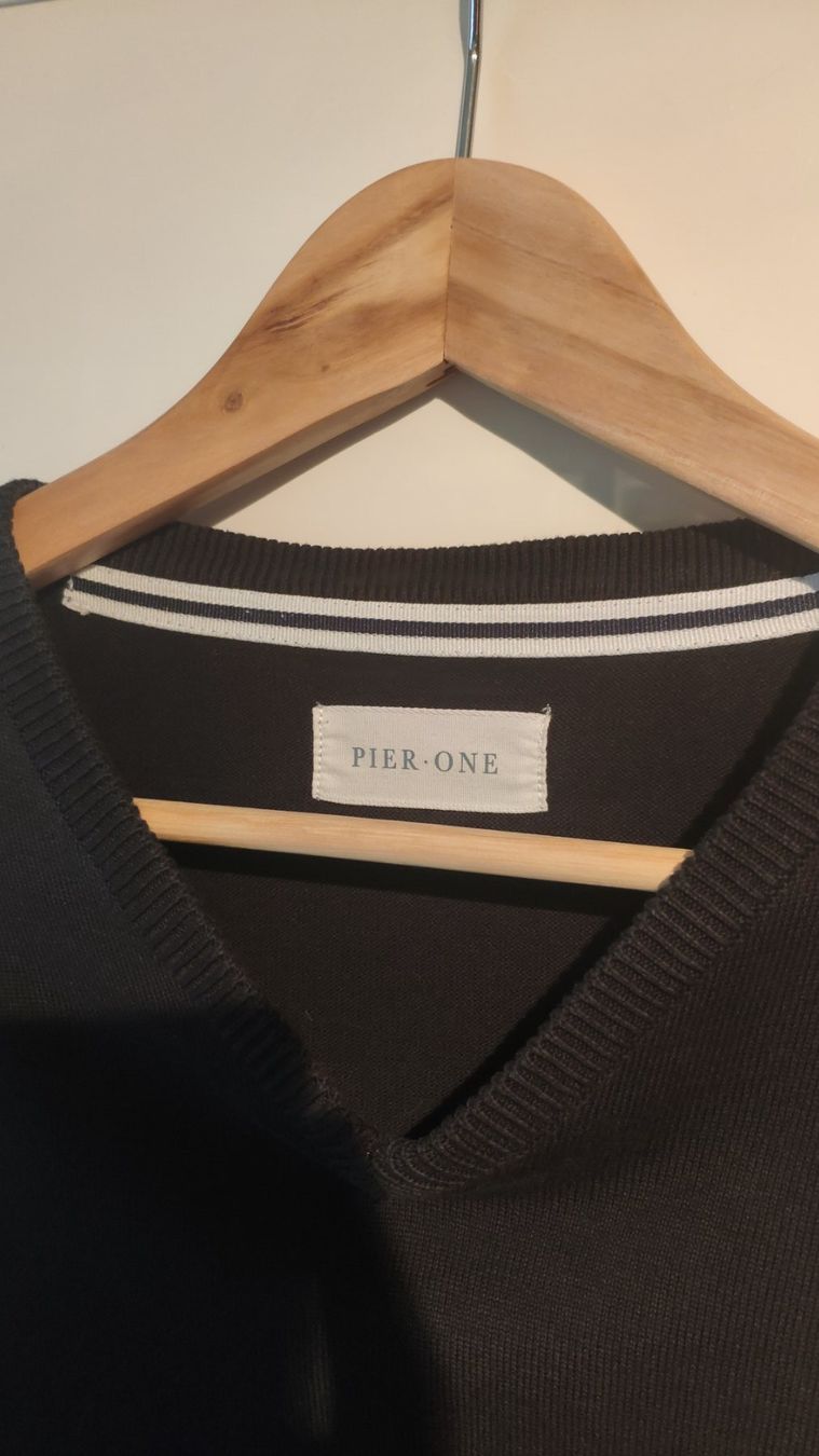 Maglioni & Felpe: Pier One pullover schwarz V-Neck gebraucht – Usato da Zürich venduto da Engiadina75 1