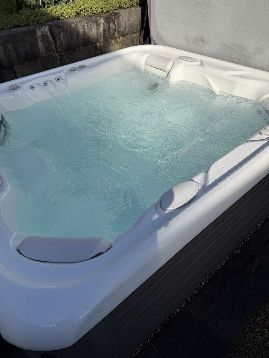 Bains à remous: Hotspring jacuzzi  – D'occasion à Triesen par Fredericgarde 3