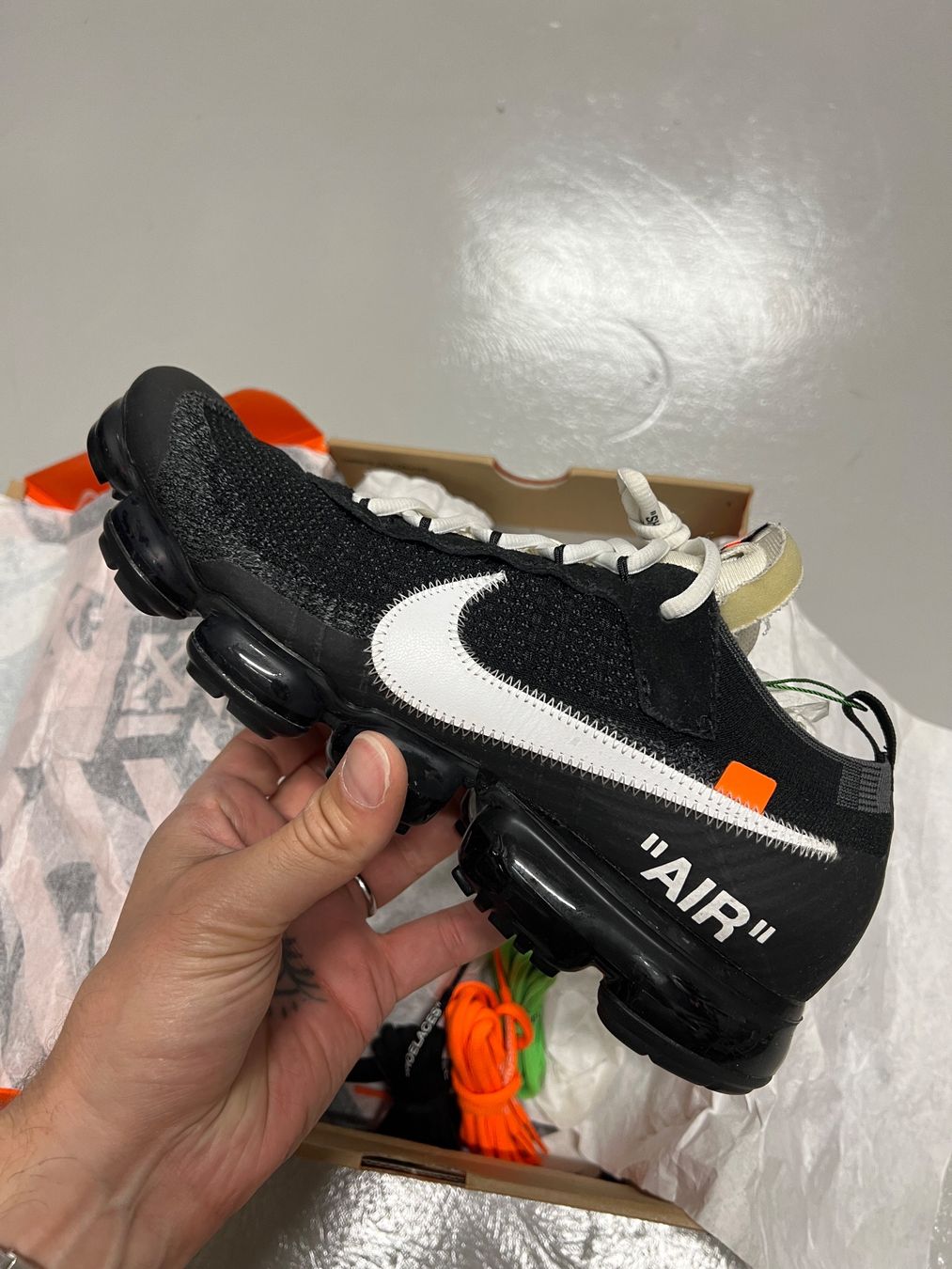 Nike Scarpe da uomo: Air VaporMax Off-White - EU 45.5 – Nuovo e nell'imballaggio originale da Bern venduto da ElevenFive