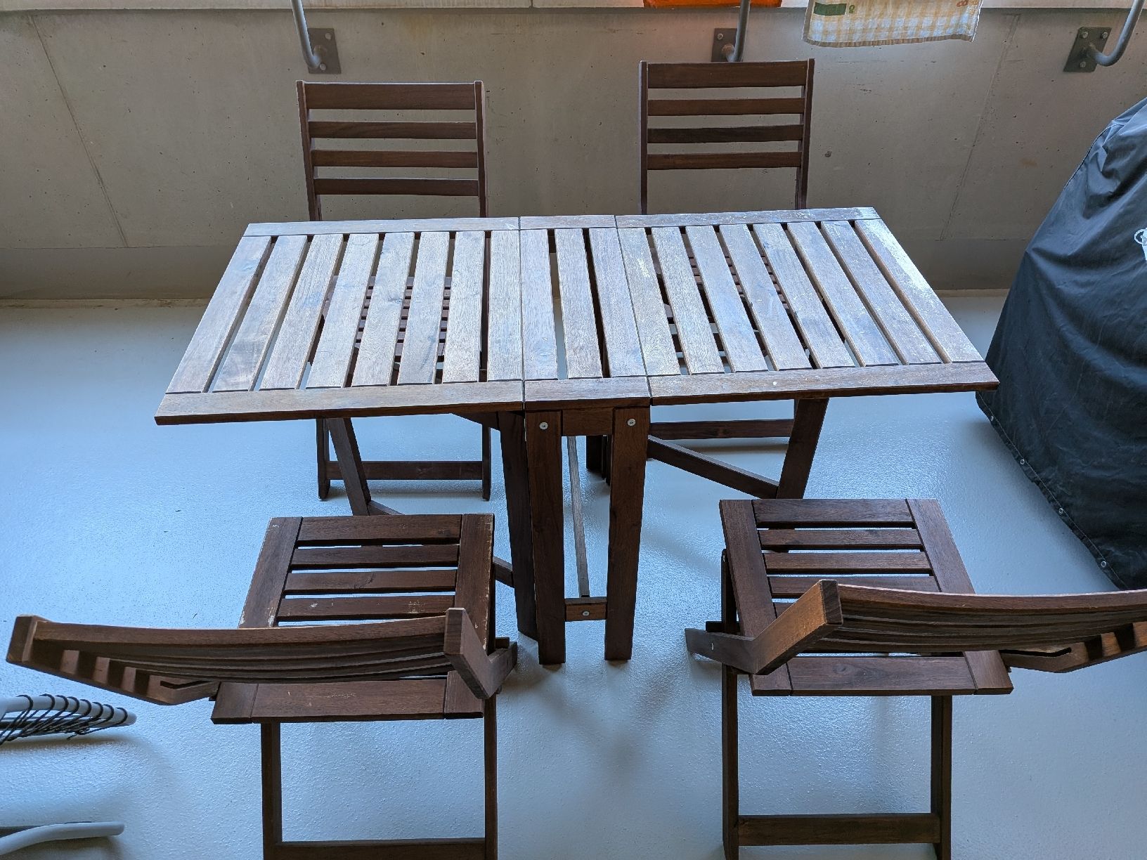 Ikea Tischset: Balkontisch und vier Stühle – Gebraucht aus Bern von Highwaydonkey