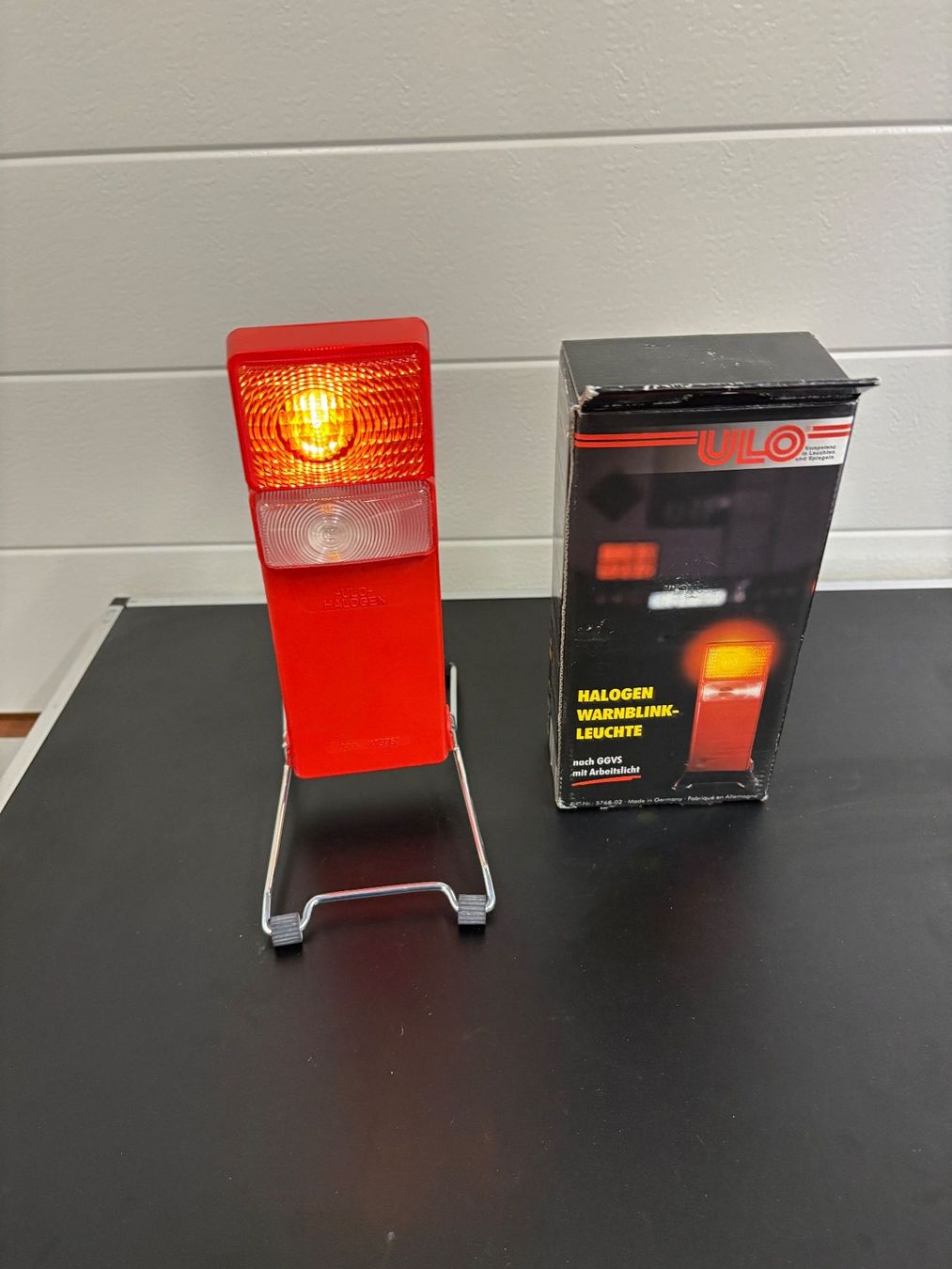 Lampen: ULO Halogen Warnblink-Leuchte rot mit Standfuss NEU – Neu (gemäss Beschreibung) aus Wiesendangen von plus-minus 1